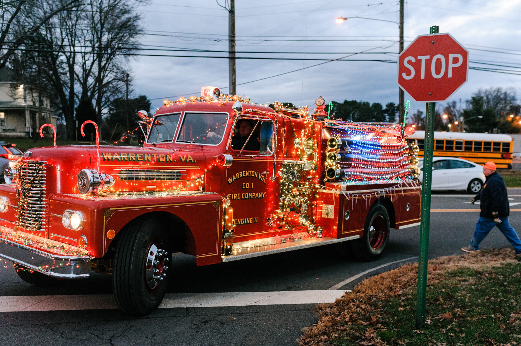 photo_ft_news_warrenton christmas parade-1_20201205.jpg